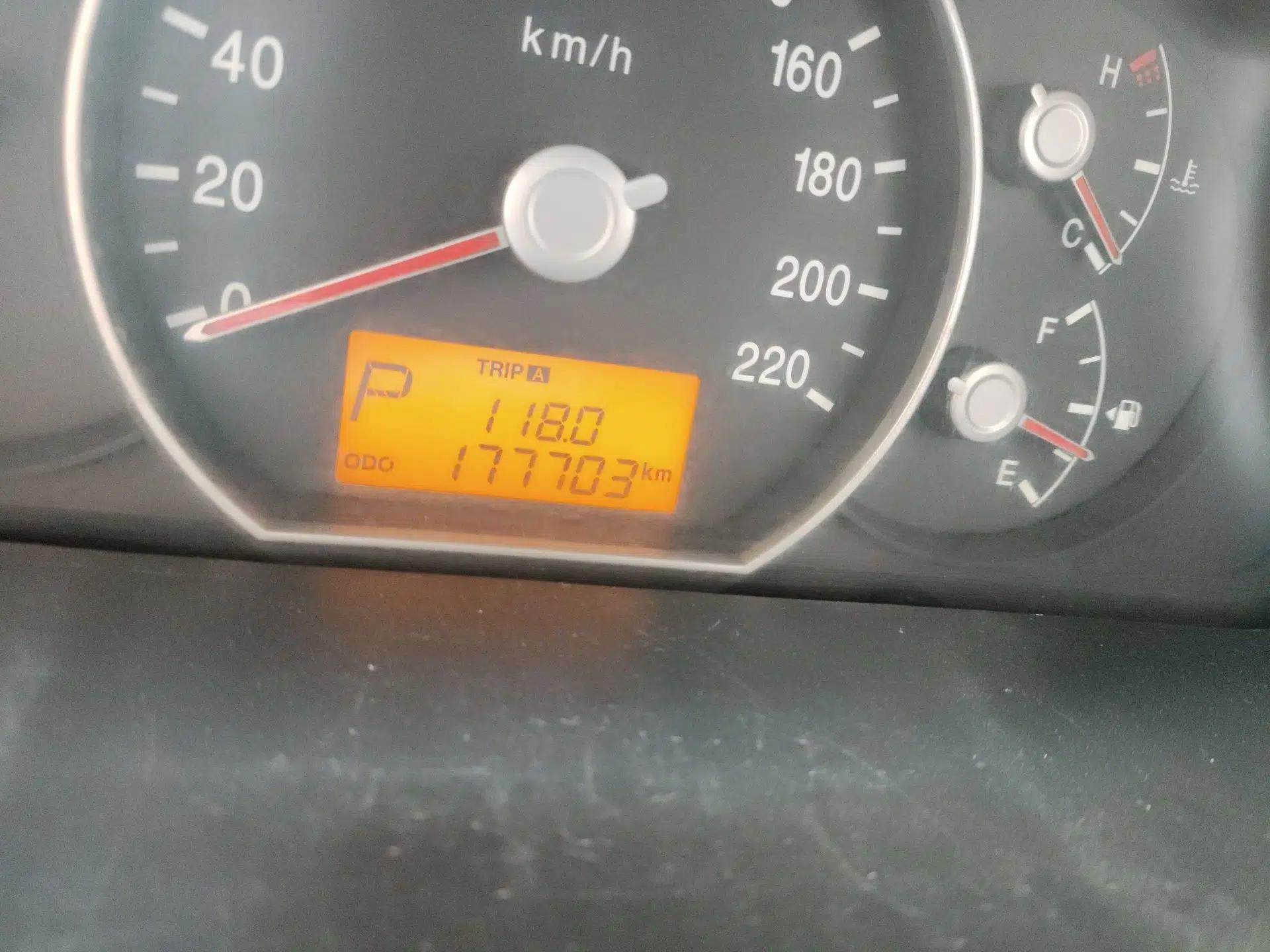 Kia Carens 2011 2.0L 7-Seater Automatic Standard Edition — миниатюра 13