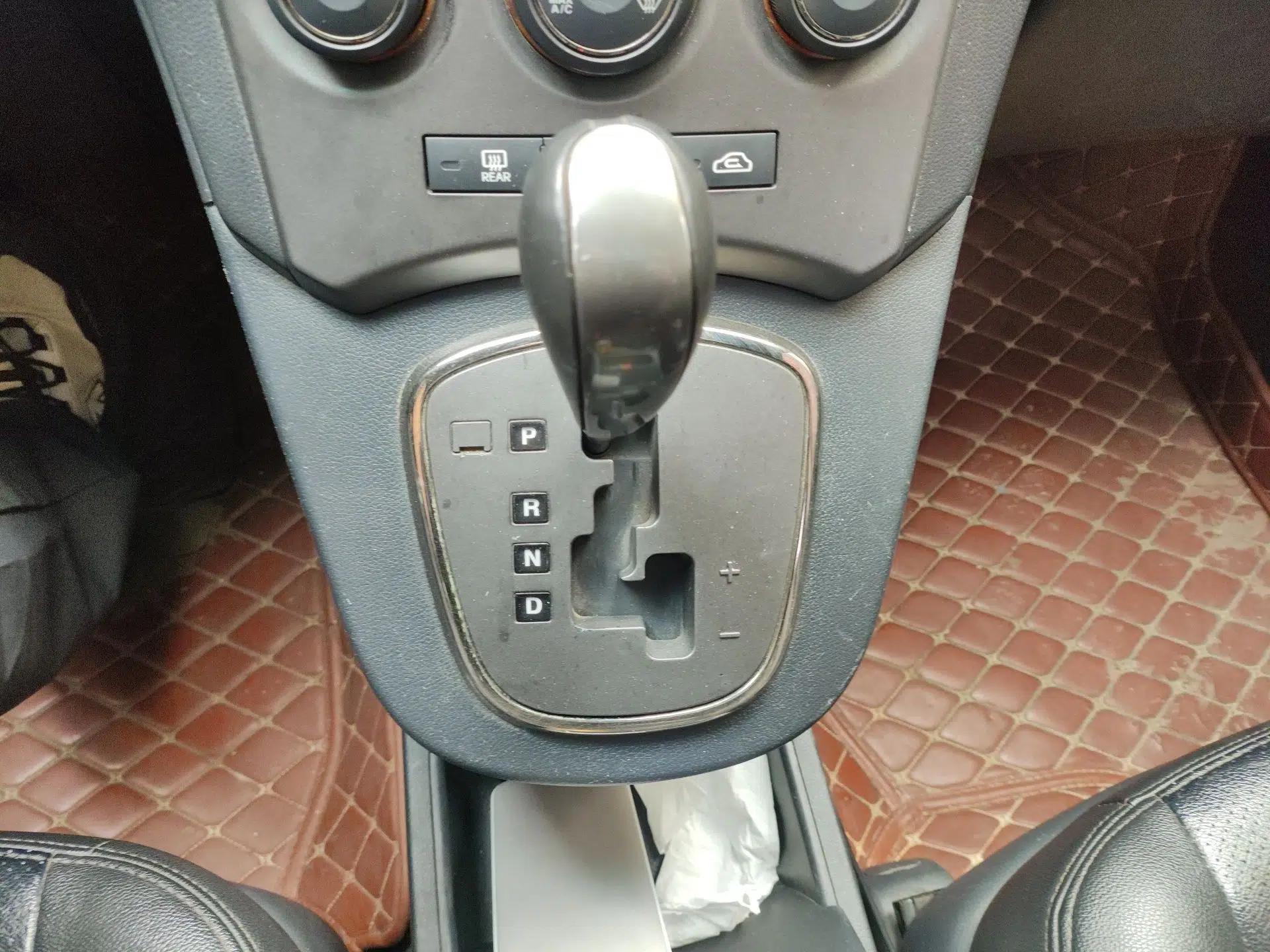 Kia Carens 2011 2.0L 7-Seater Automatic Standard Edition — миниатюра 15