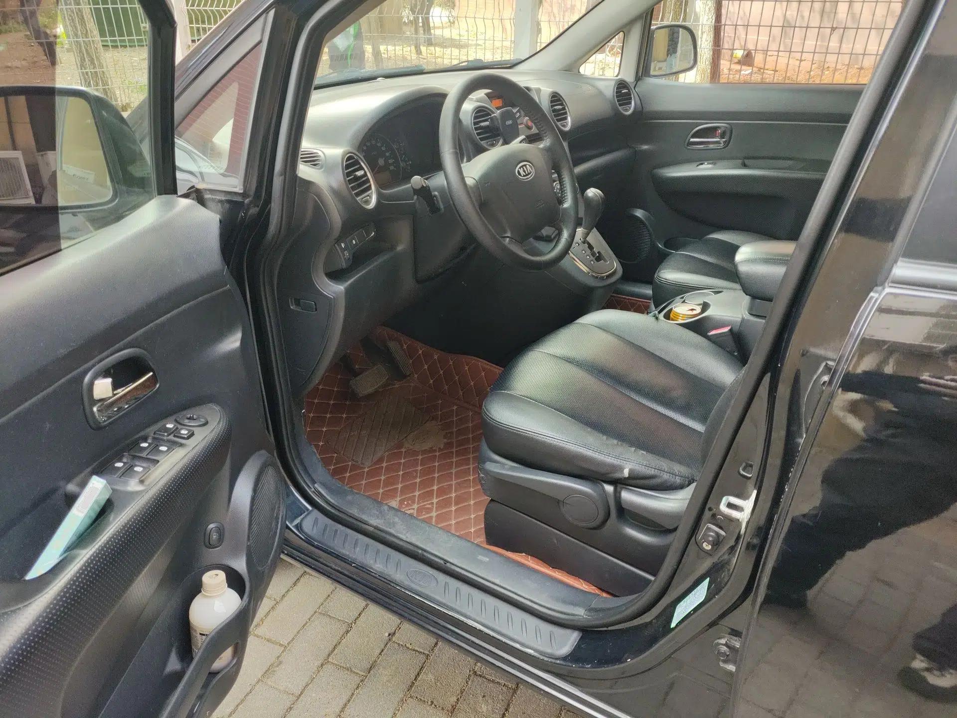 Kia Carens 2011 2.0L 7-Seater Automatic Standard Edition — миниатюра 17