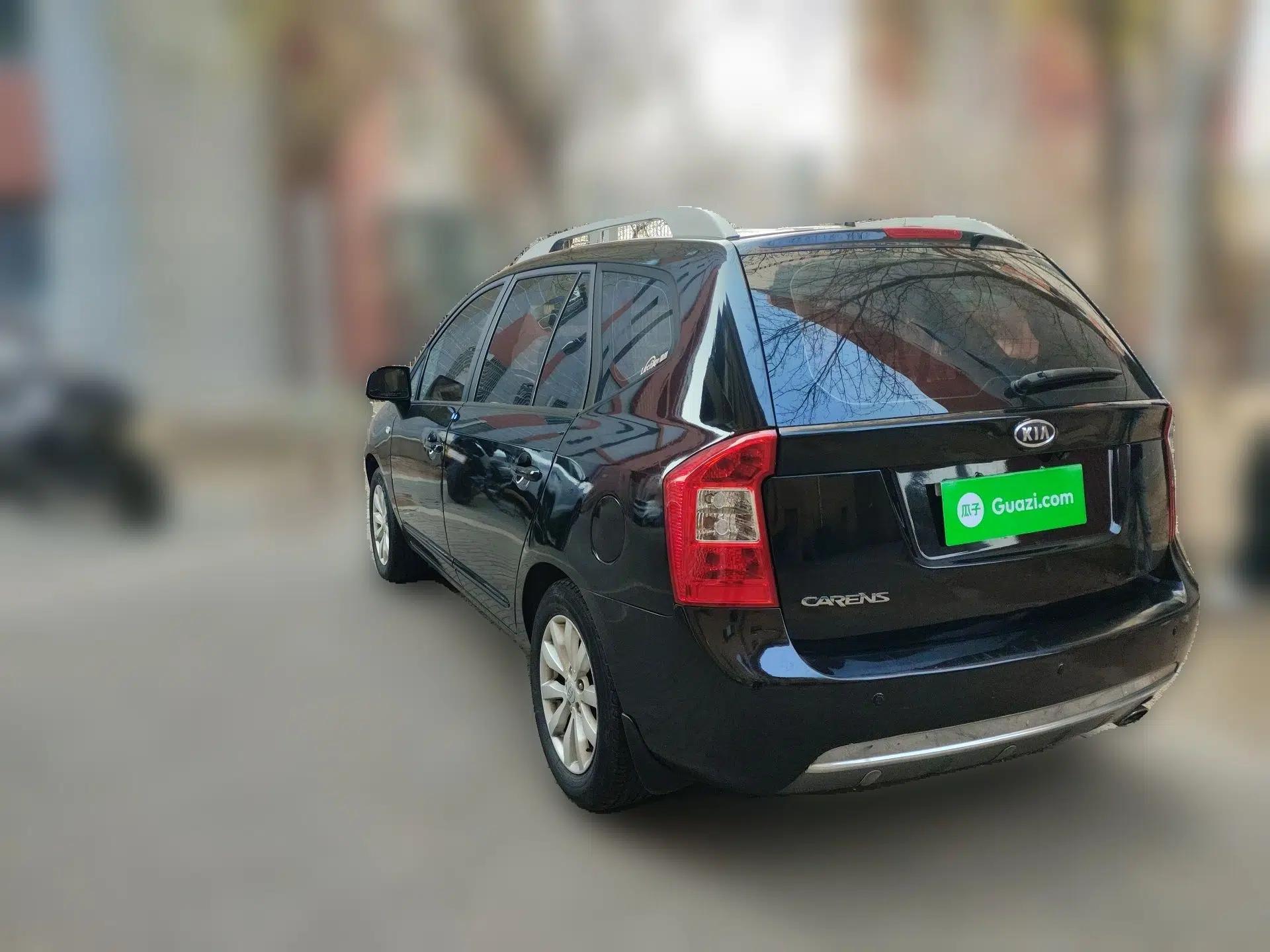 Kia Carens 2011 2.0L 7-Seater Automatic Standard Edition — миниатюра 4