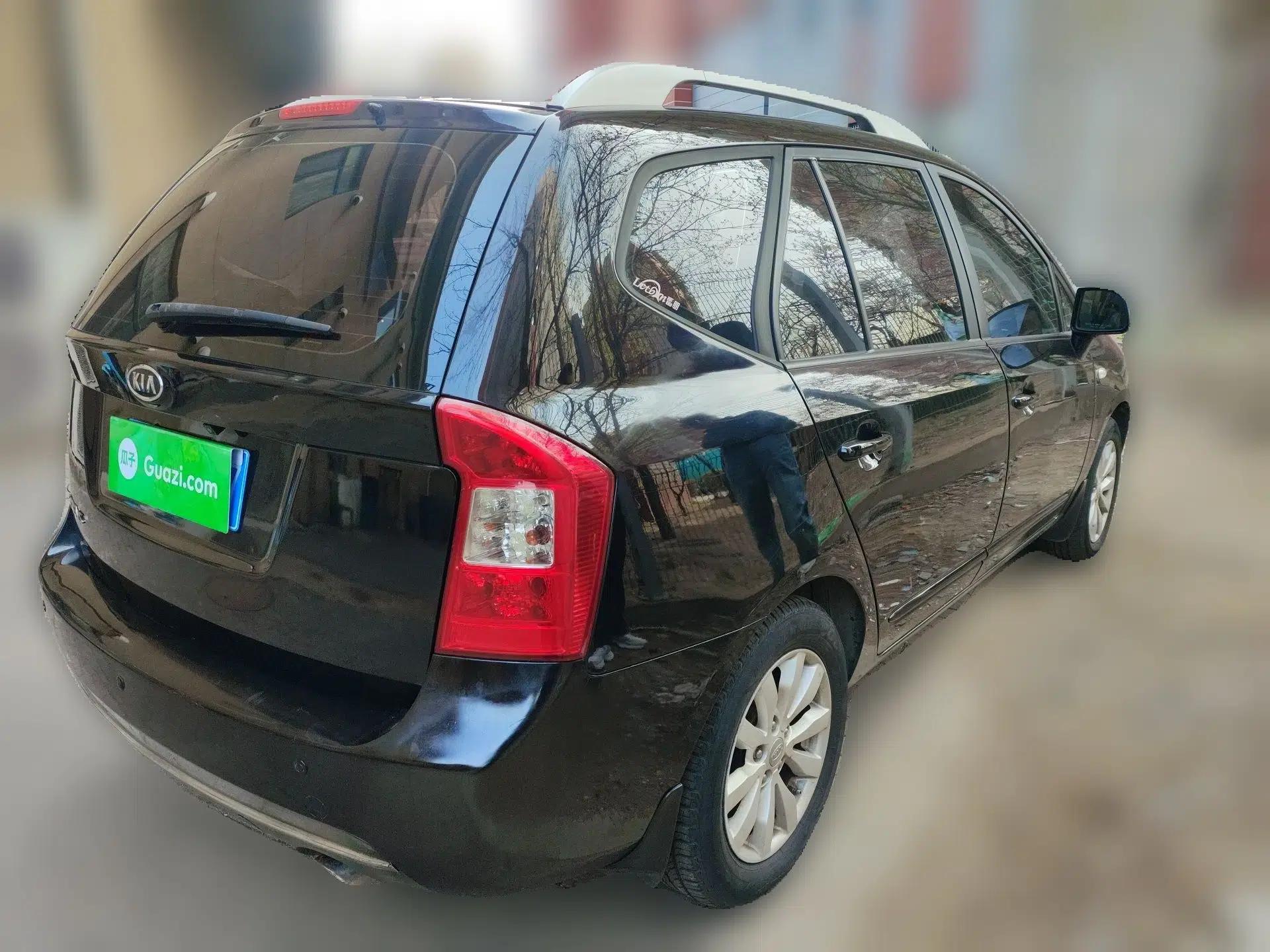 Kia Carens 2011 2.0L 7-Seater Automatic Standard Edition — миниатюра 6