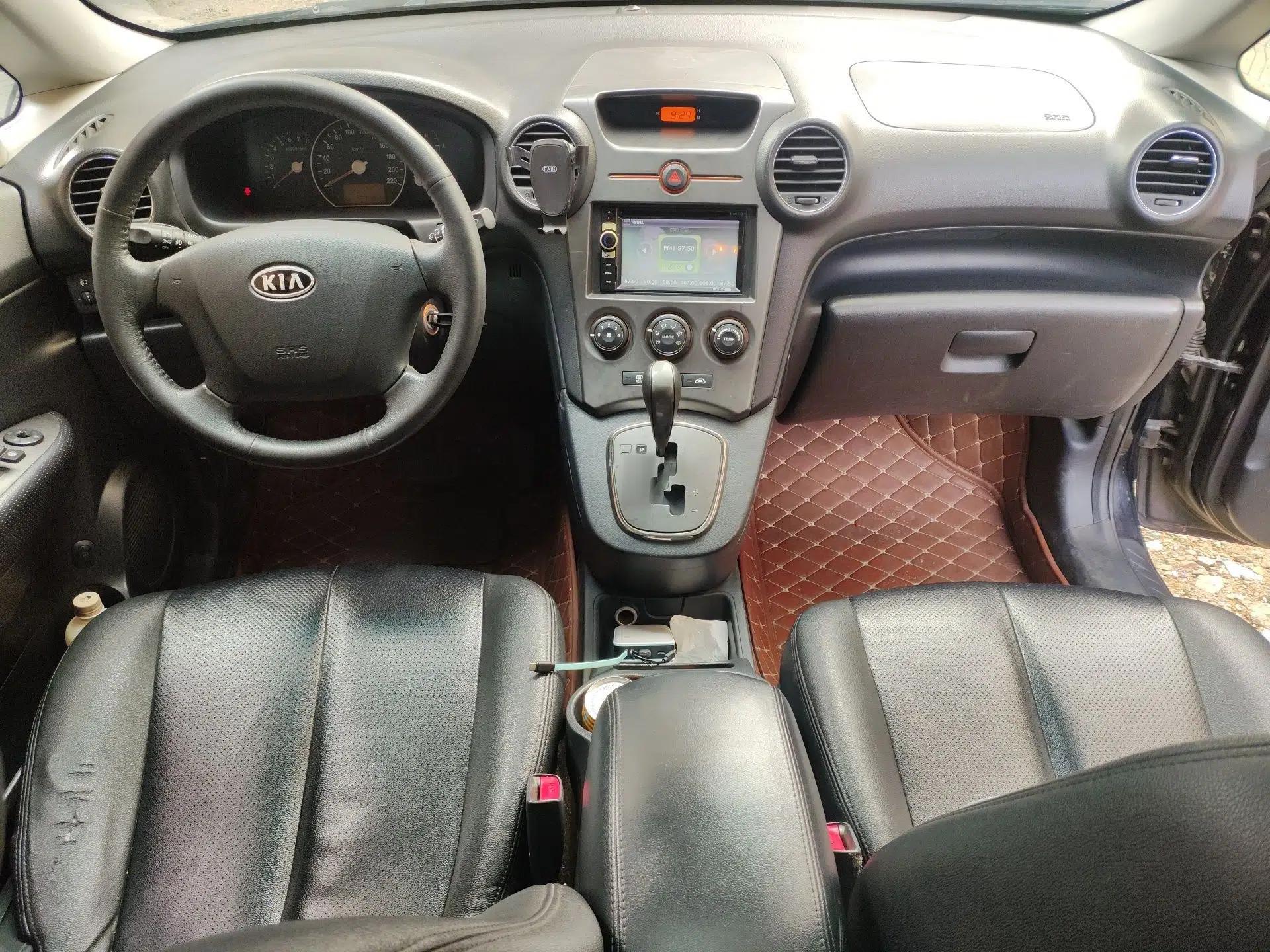 Kia Carens 2011 2.0L 7-Seater Automatic Standard Edition — миниатюра 10