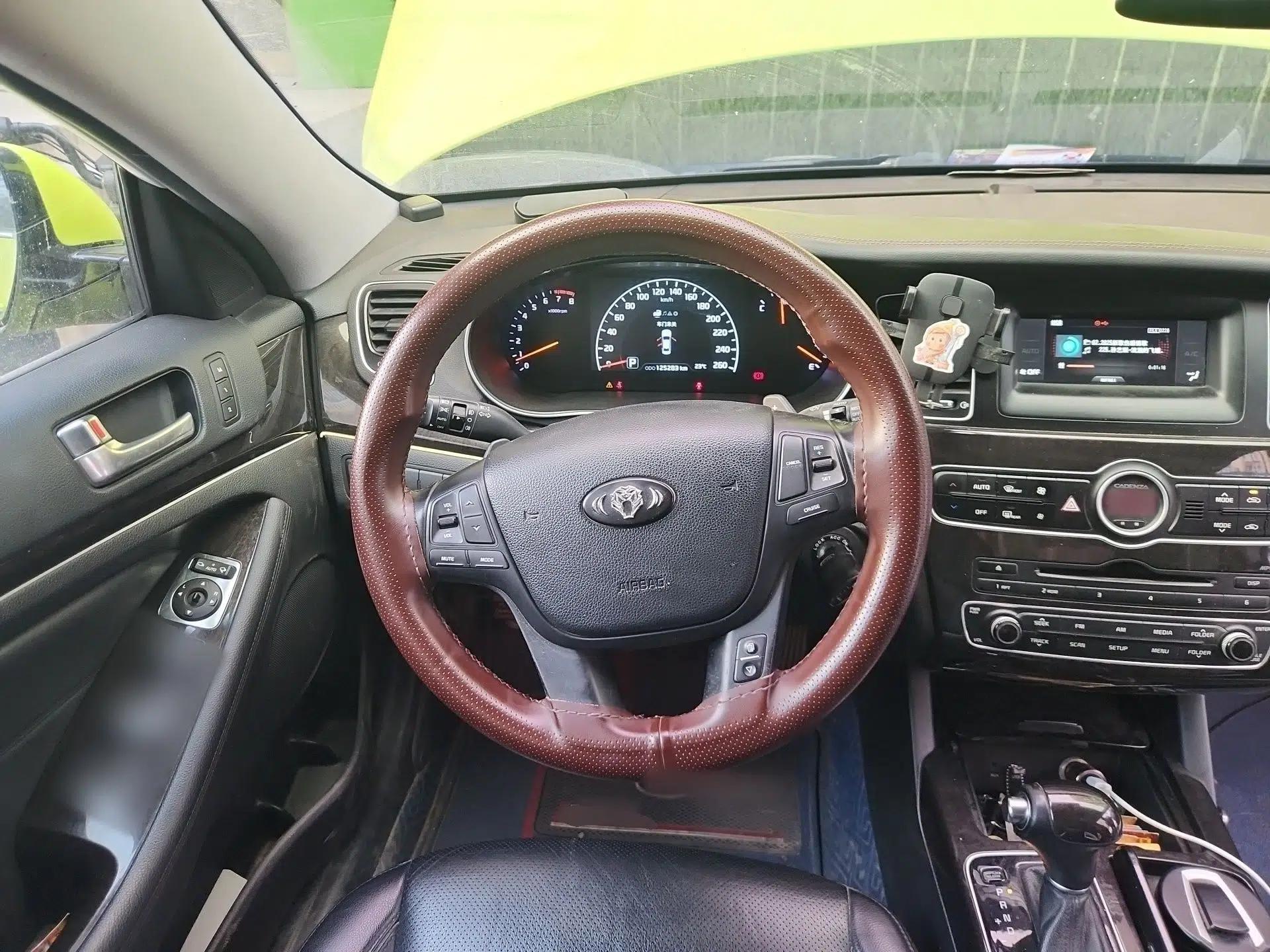 Kia Cadenza 2013 2.4L Business Sunroof Version China IV Standard — миниатюра 11