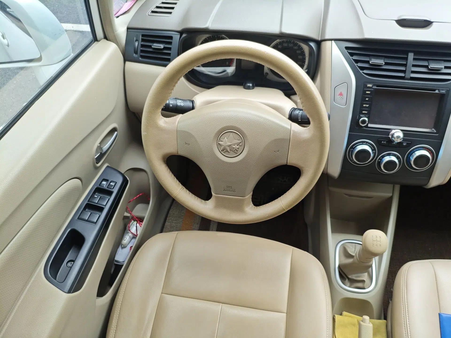 Venucia D50 2012 1.6L Manual Comfort Edition — миниатюра 11
