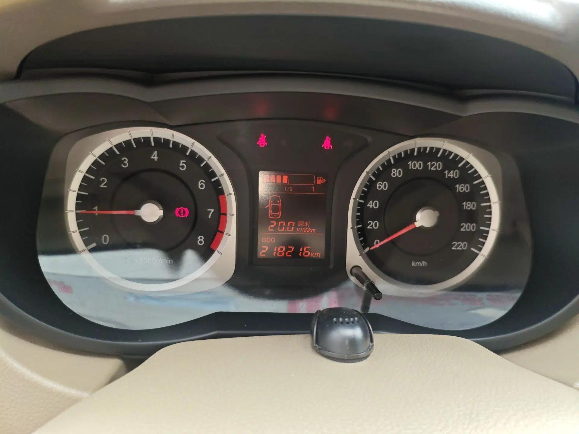 Venucia D50 2012 1.6L Manual Comfort Edition — миниатюра 12