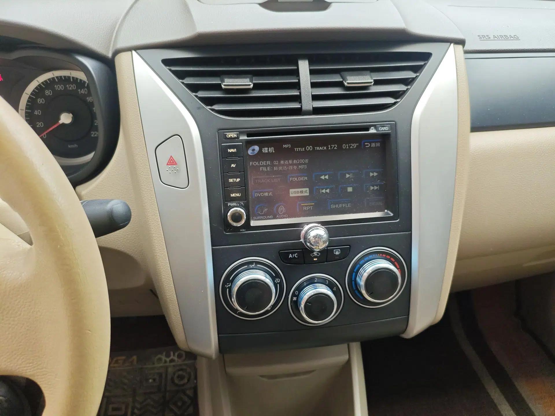 Venucia D50 2012 1.6L Manual Comfort Edition — миниатюра 14