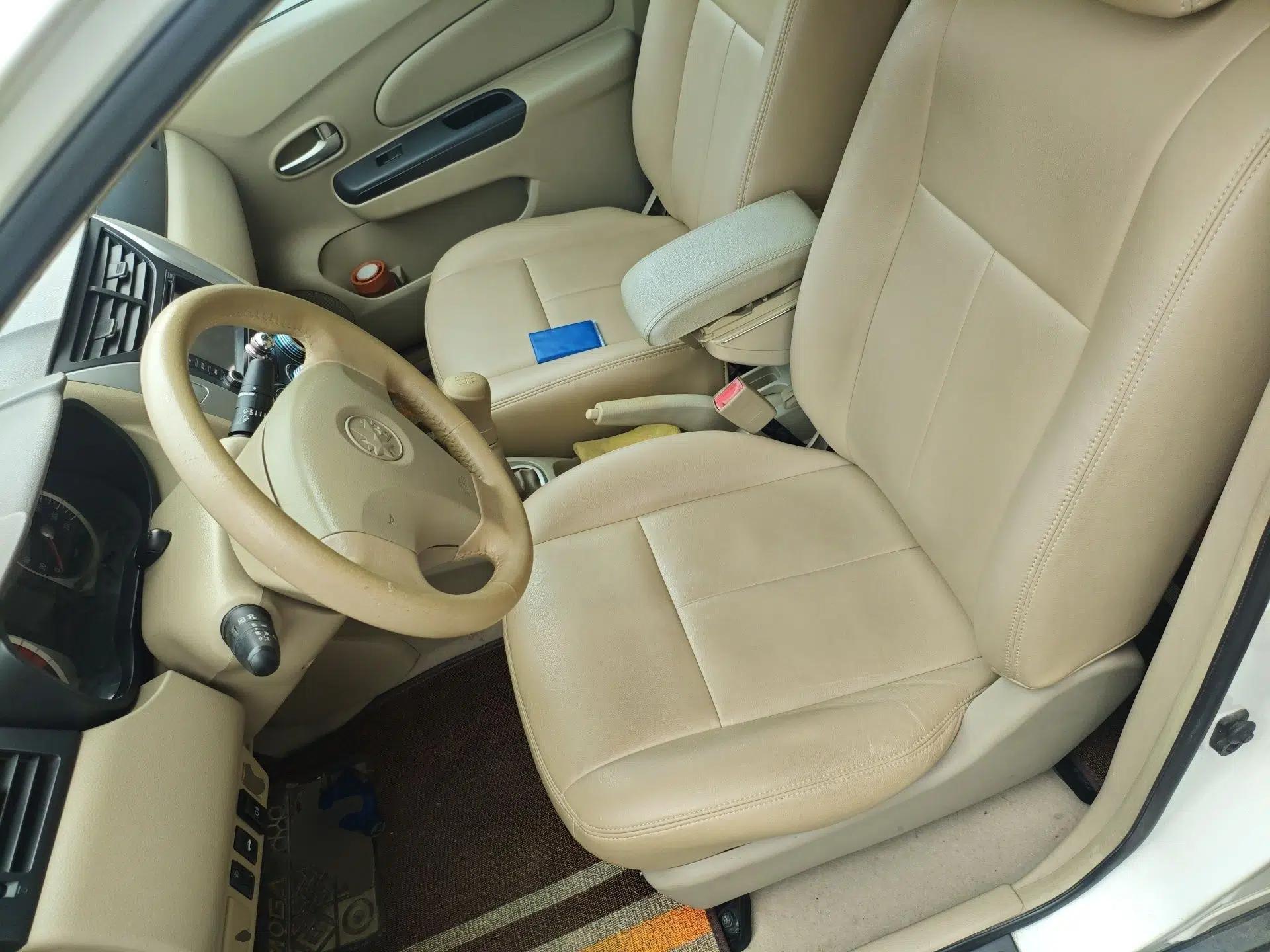 Venucia D50 2012 1.6L Manual Comfort Edition — миниатюра 16