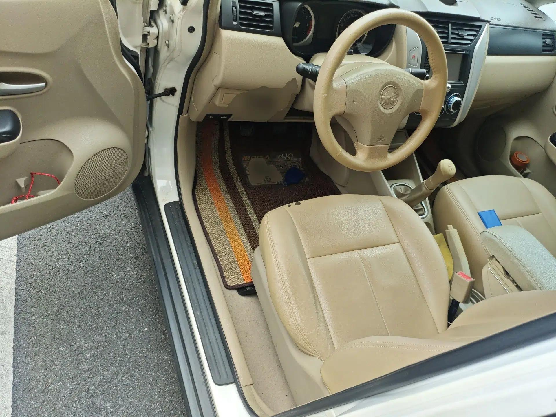 Venucia D50 2012 1.6L Manual Comfort Edition — миниатюра 17