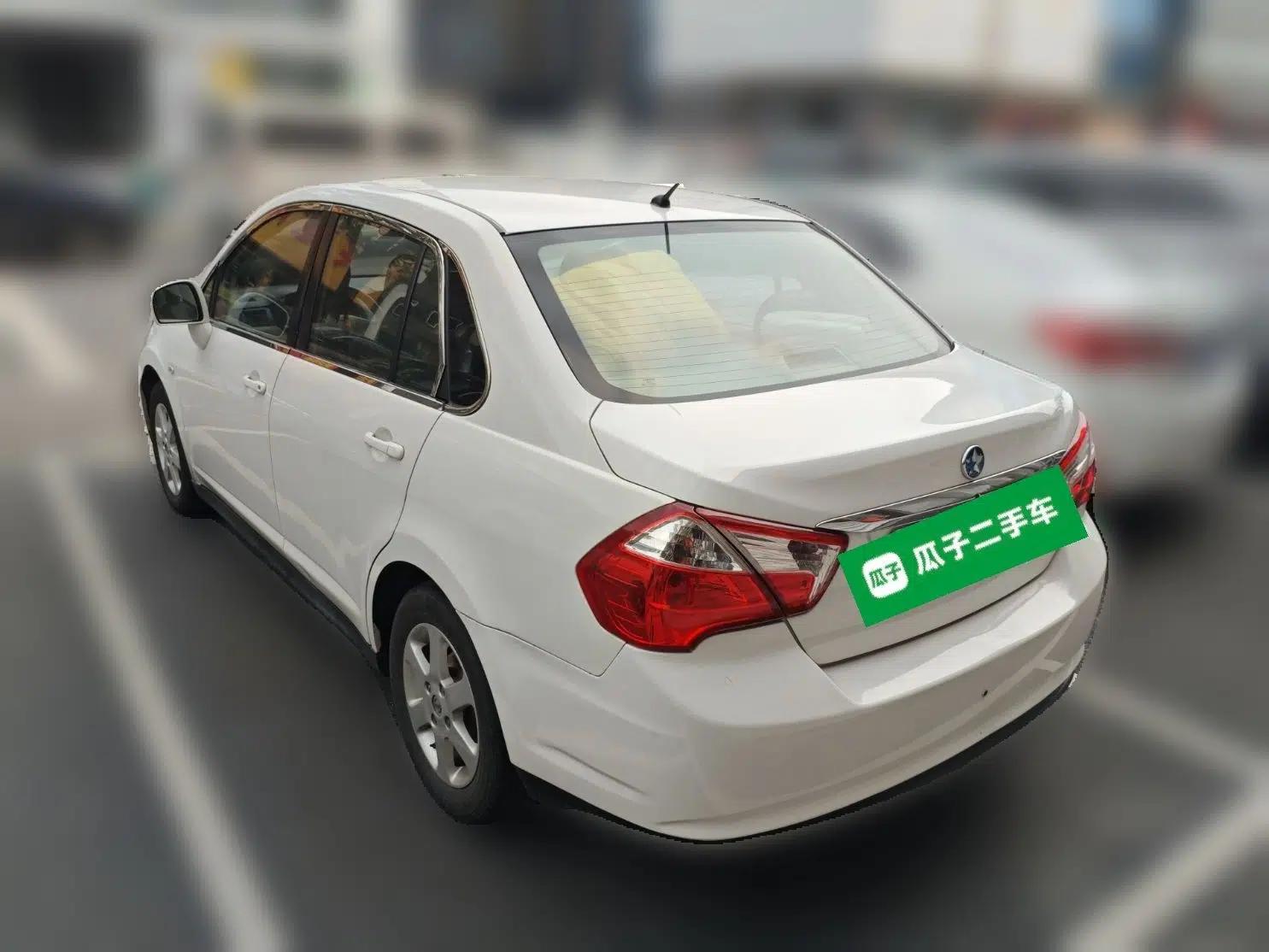 Venucia D50 2012 1.6L Manual Comfort Edition — миниатюра 4