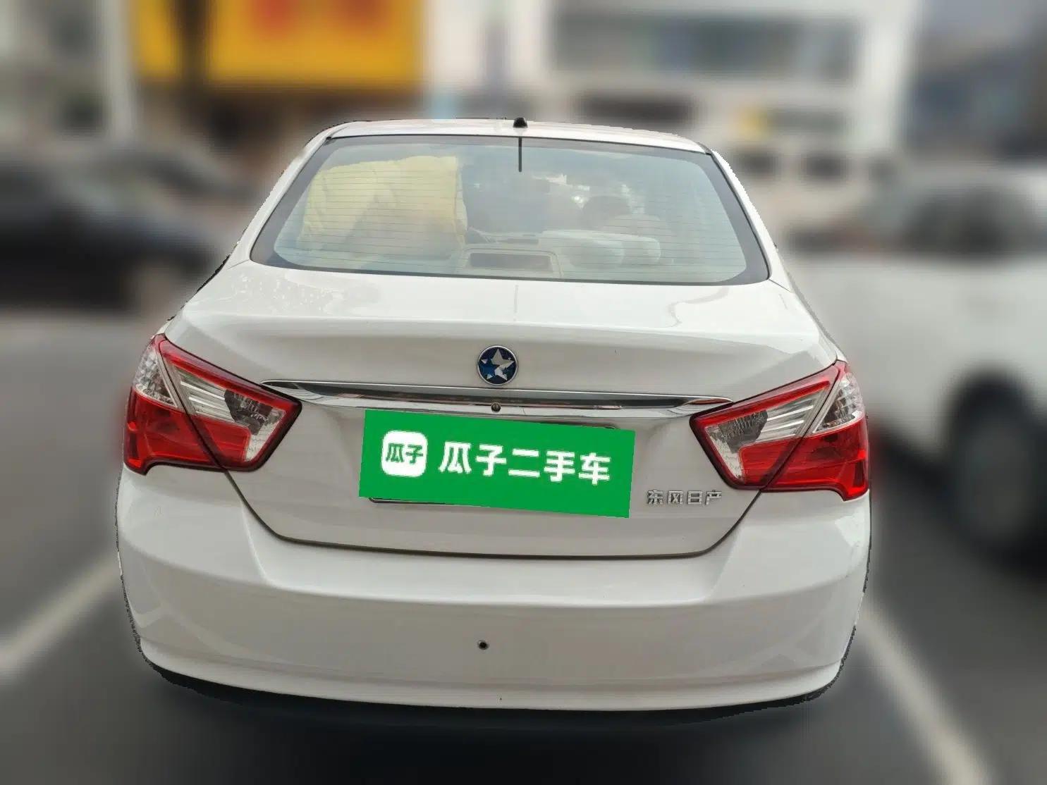 Venucia D50 2012 1.6L Manual Comfort Edition — миниатюра 5