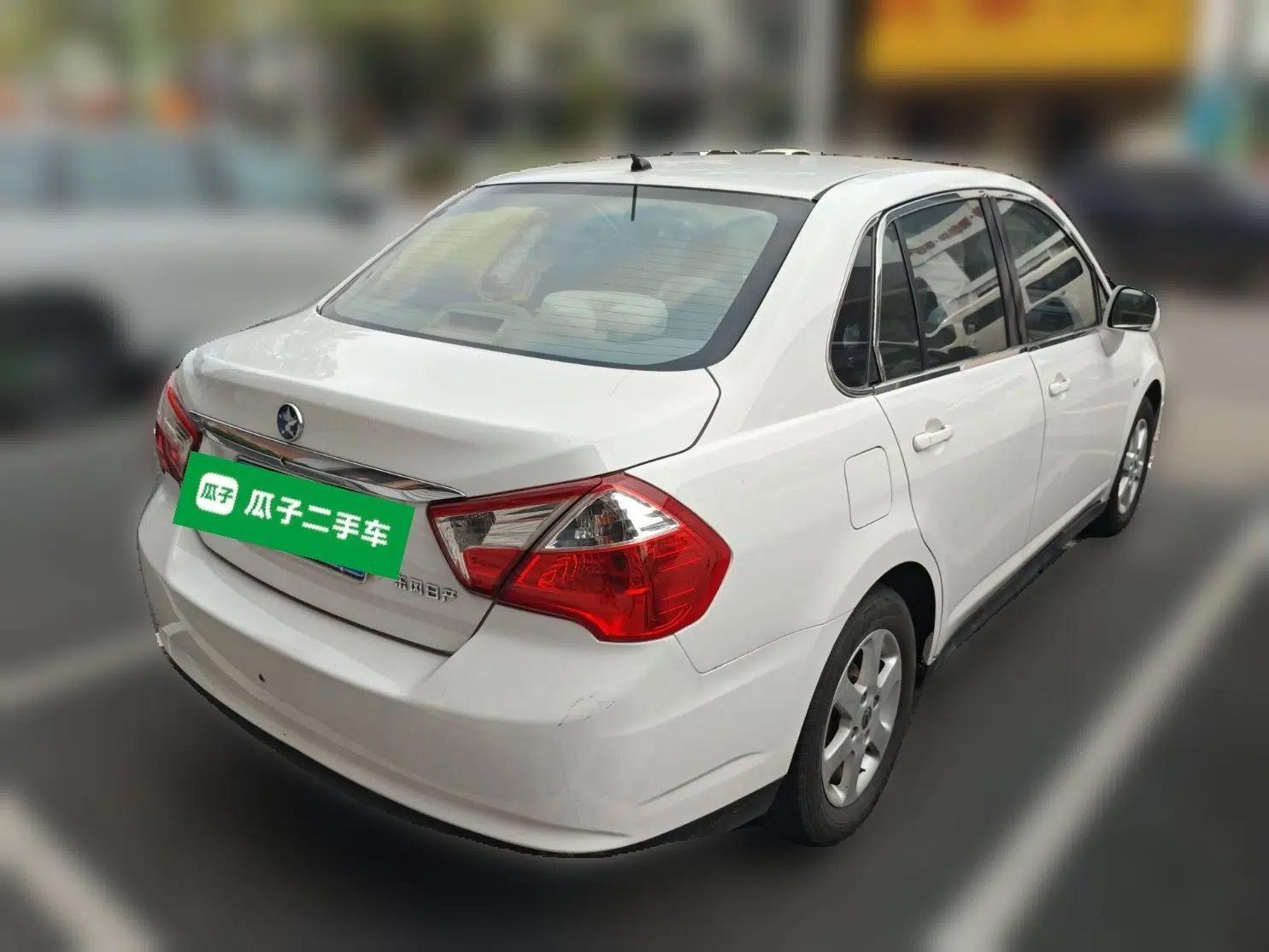 Venucia D50 2012 1.6L Manual Comfort Edition — миниатюра 6