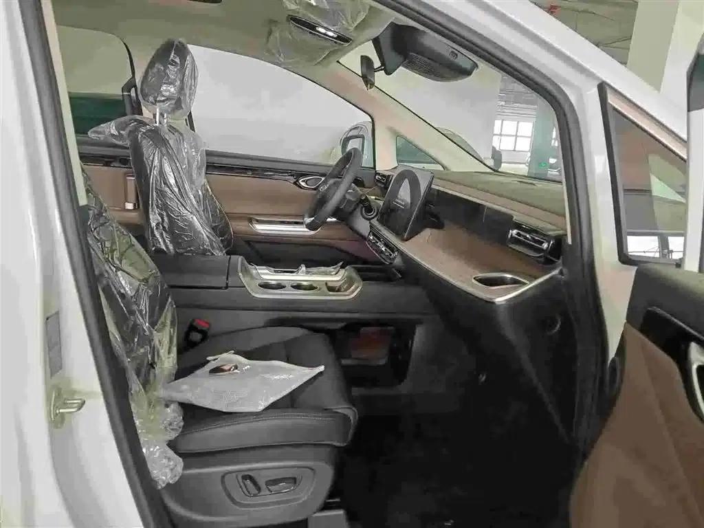 Trumpchi E8 2024 Glory Series 2.0L Glory Edition — миниатюра 10