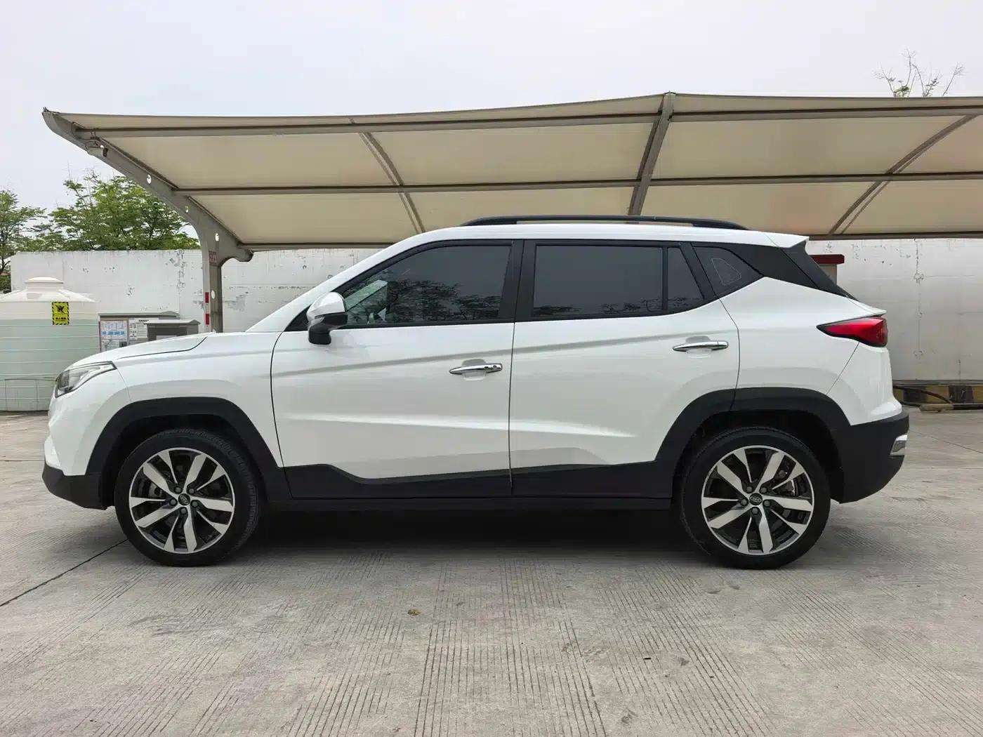 JAC iEVS4 2019 Luxury Edition — миниатюра 8