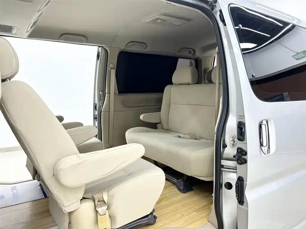 Grace 2010 2.4L-3rd Generation Premium Standard 9-seater 4RB2 — миниатюра 11