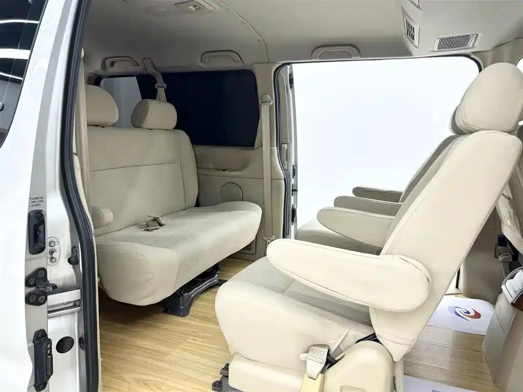 Grace 2010 2.4L-3rd Generation Premium Standard 9-seater 4RB2 — миниатюра 13