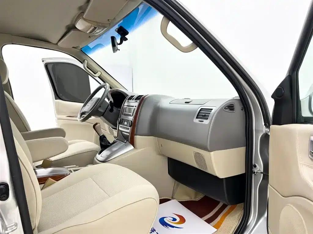 Grace 2010 2.4L-3rd Generation Premium Standard 9-seater 4RB2 — миниатюра 14