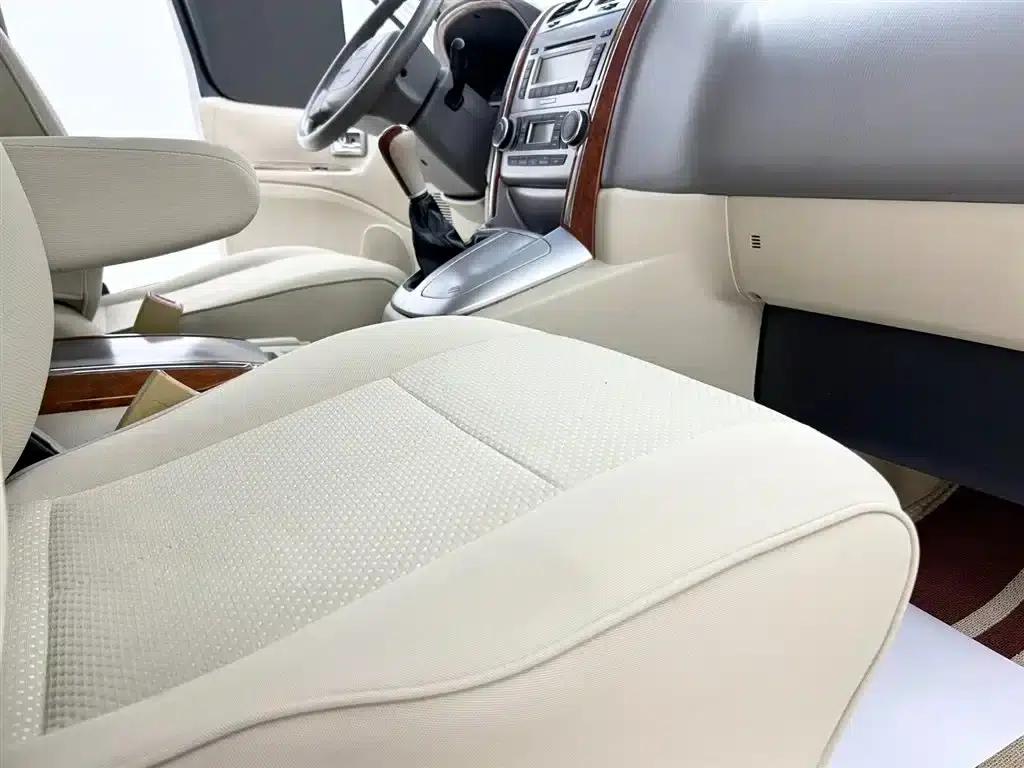 Grace 2010 2.4L-3rd Generation Premium Standard 9-seater 4RB2 — миниатюра 15