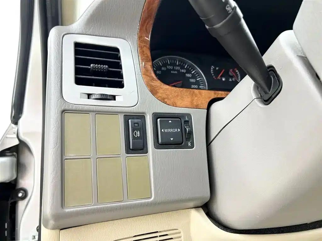 Grace 2010 2.4L-3rd Generation Premium Standard 9-seater 4RB2 — миниатюра 22