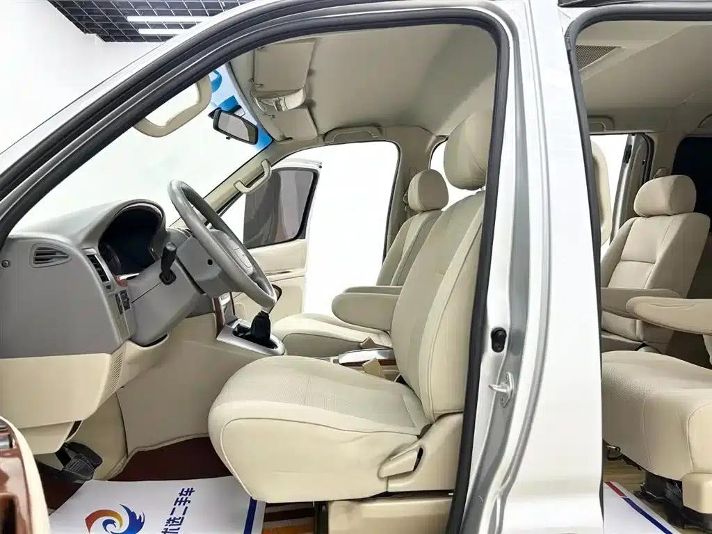 Grace 2010 2.4L-3rd Generation Premium Standard 9-seater 4RB2 — миниатюра 5