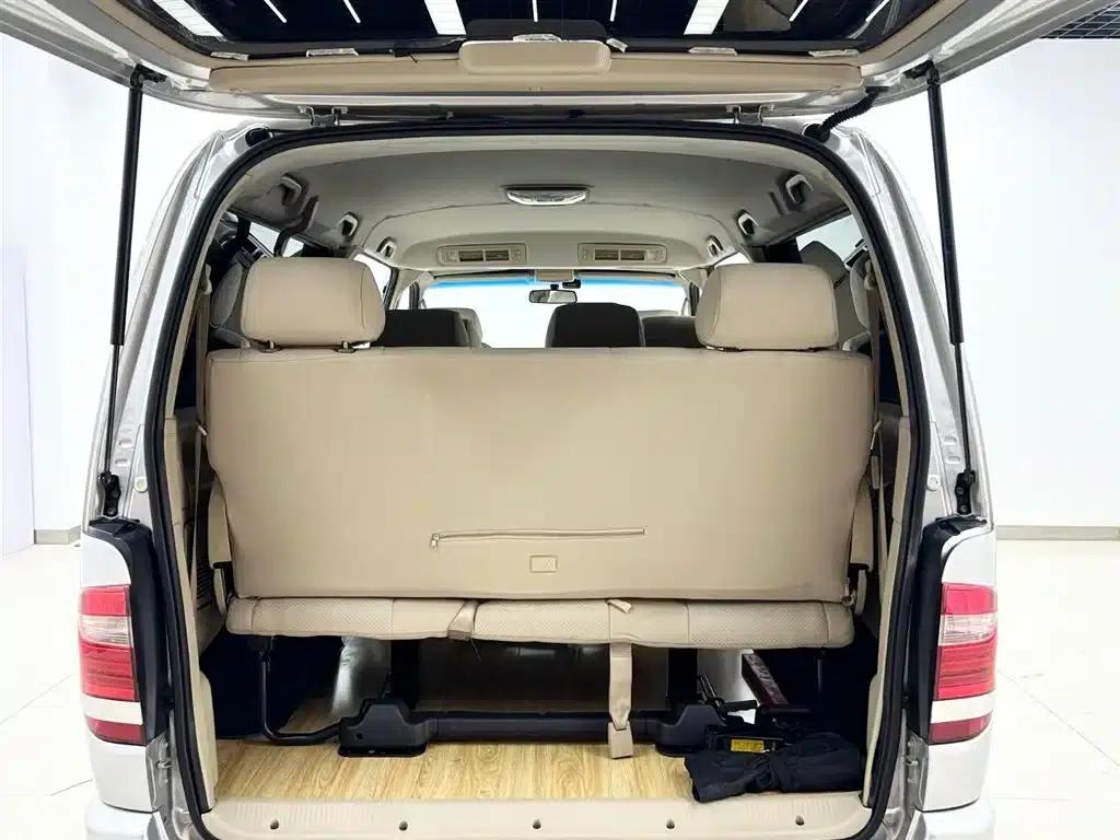 Grace 2010 2.4L-3rd Generation Premium Standard 9-seater 4RB2 — миниатюра 8