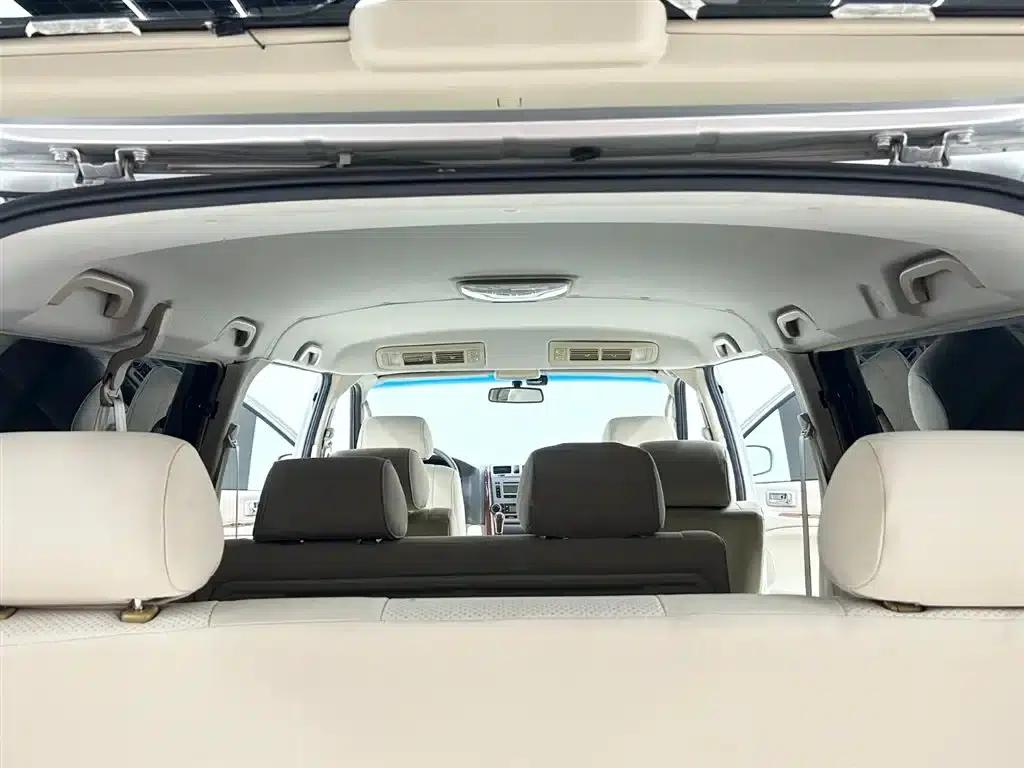 Grace 2010 2.4L-3rd Generation Premium Standard 9-seater 4RB2 — миниатюра 9