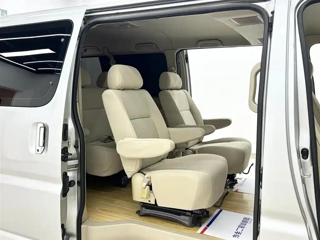 Grace 2010 2.4L-3rd Generation Premium Standard 9-seater 4RB2 — миниатюра 10