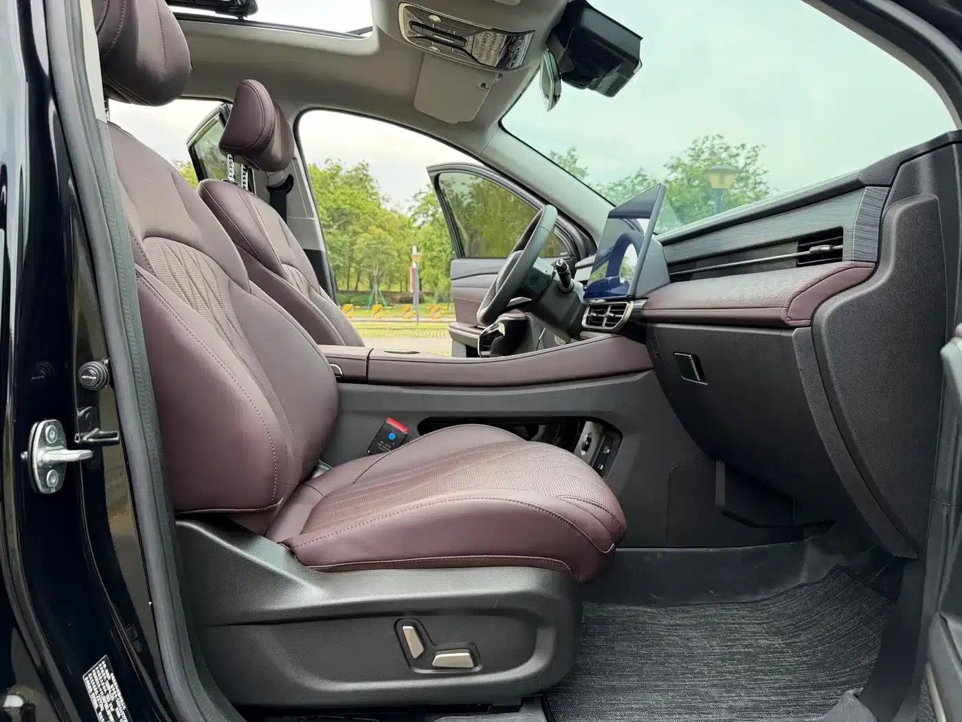 Jetour X90 PRO 2024 2.0T DCT Premium Edition 7-seater — миниатюра 17