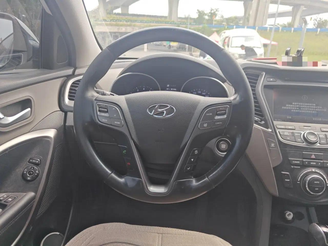Hyundai Santa Fe Classic 2013 3.0L 4x4 Comfort Edition with Navigation 7 Seats Euro IV — миниатюра 11