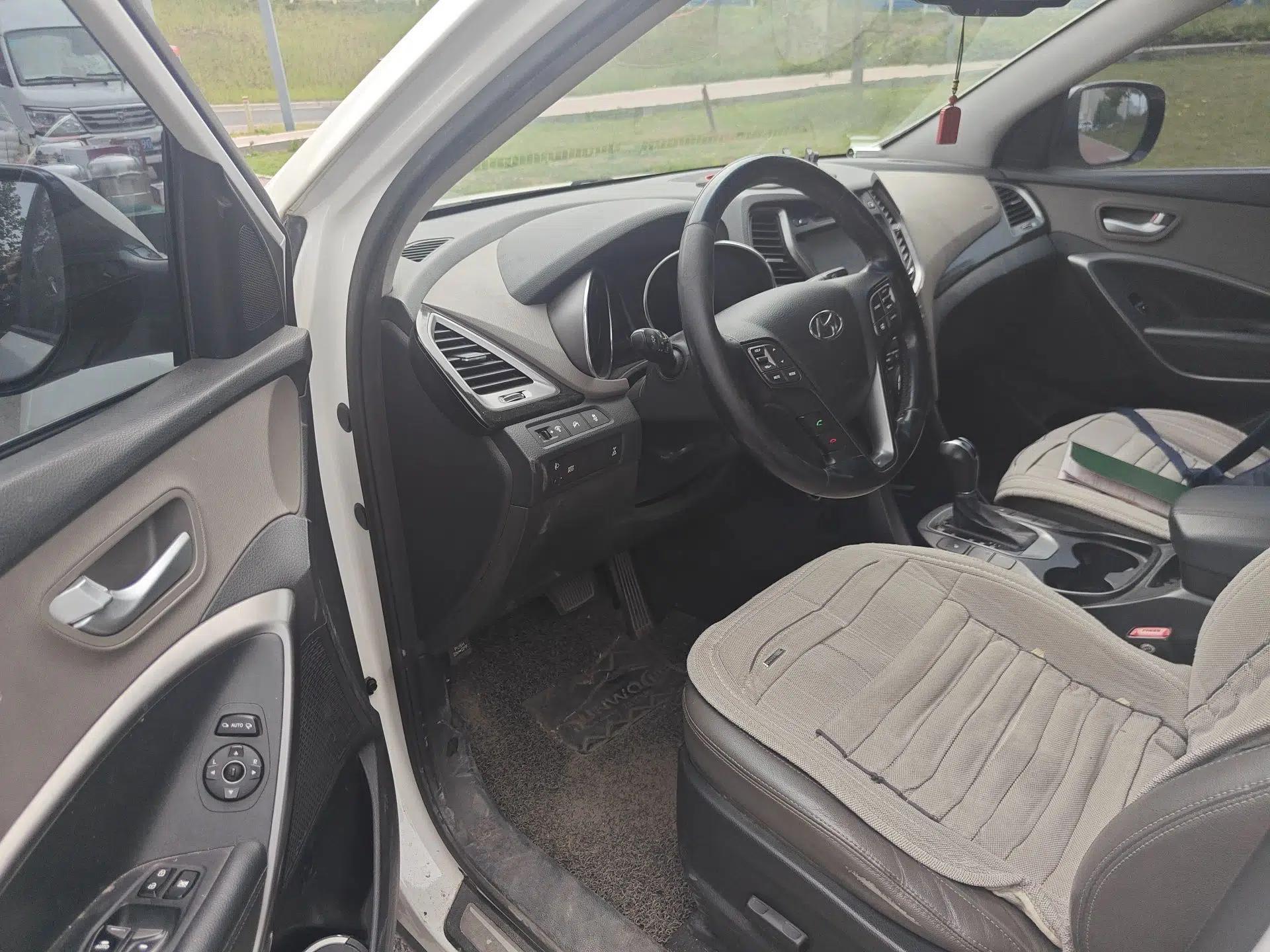 Hyundai Santa Fe Classic 2013 3.0L 4x4 Comfort Edition with Navigation 7 Seats Euro IV — миниатюра 17