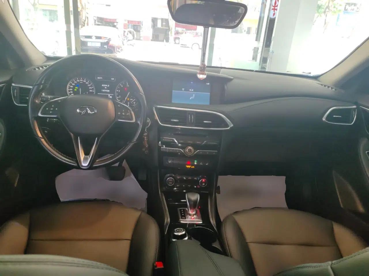 Infiniti QX30 2017 1.6T Two-Wheel-Drive Sport Edition — миниатюра 13