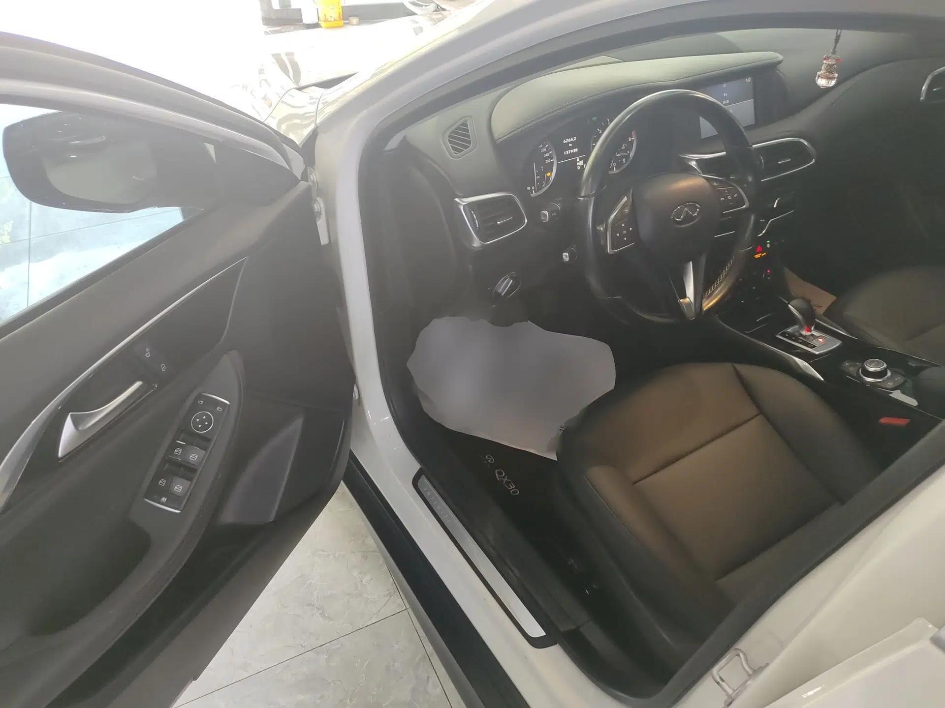 Infiniti QX30 2017 1.6T Two-Wheel-Drive Sport Edition — миниатюра 19