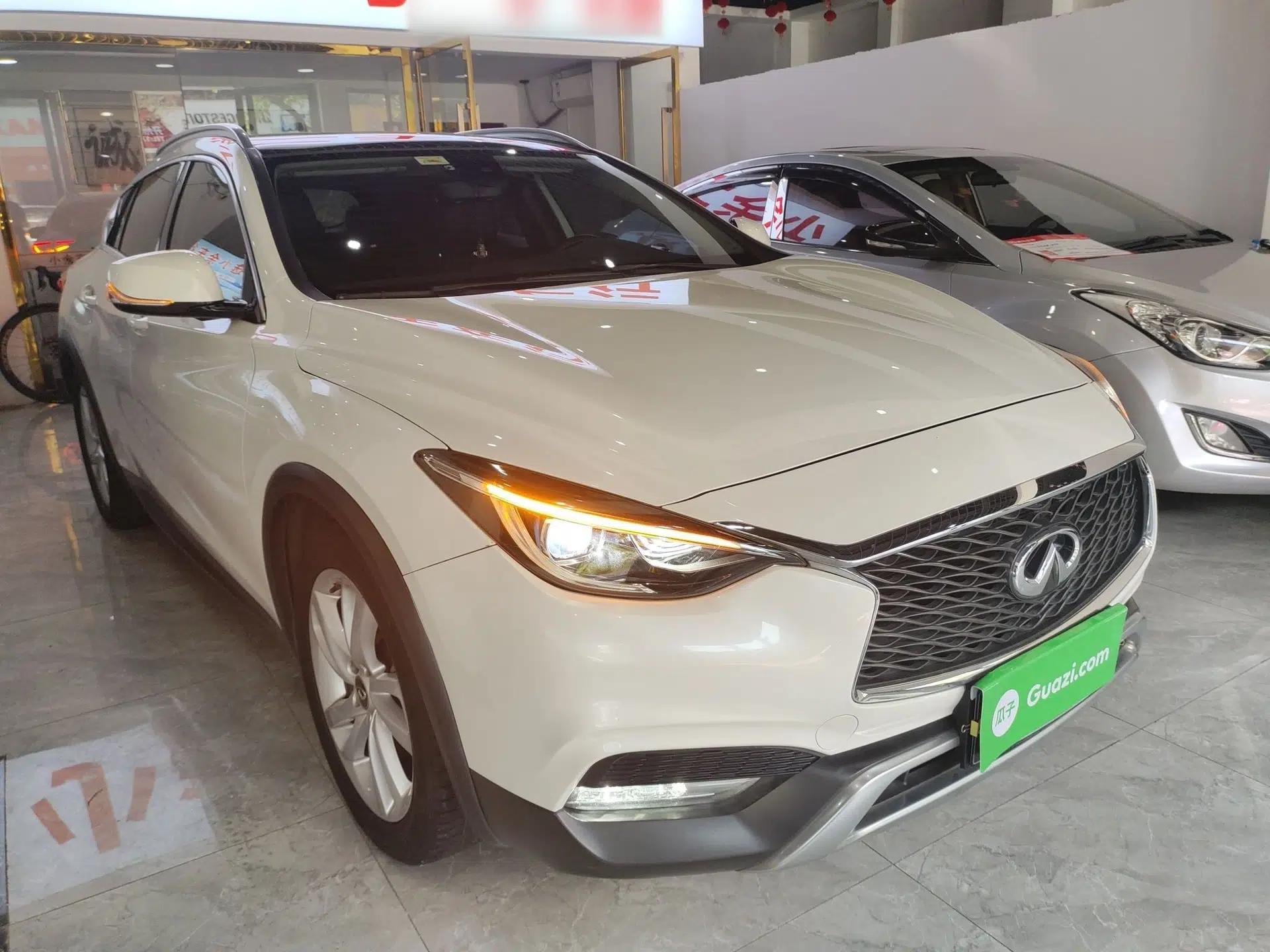 Infiniti QX30 2017 1.6T Two-Wheel-Drive Sport Edition — миниатюра 3