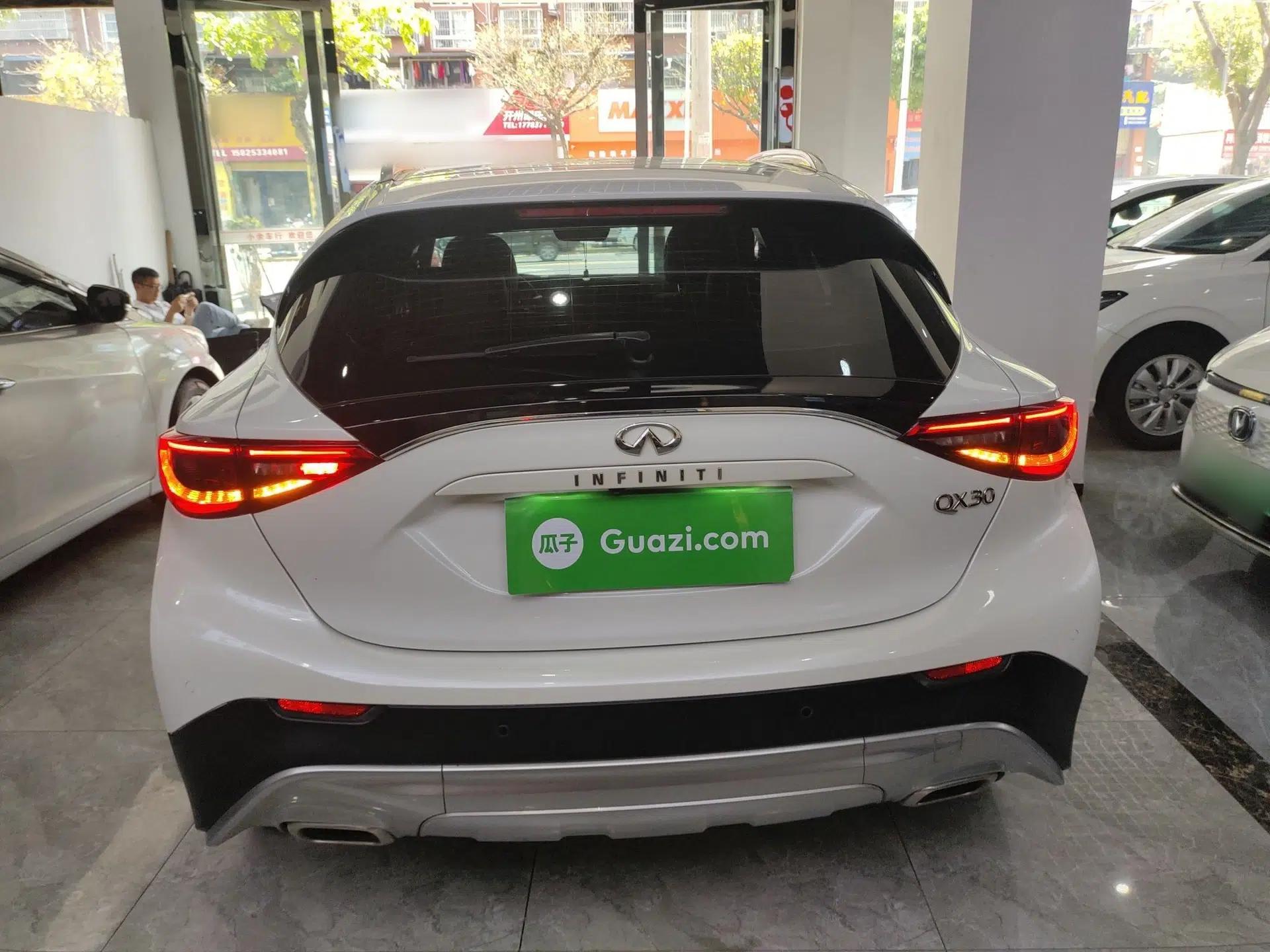Infiniti QX30 2017 1.6T Two-Wheel-Drive Sport Edition — миниатюра 5