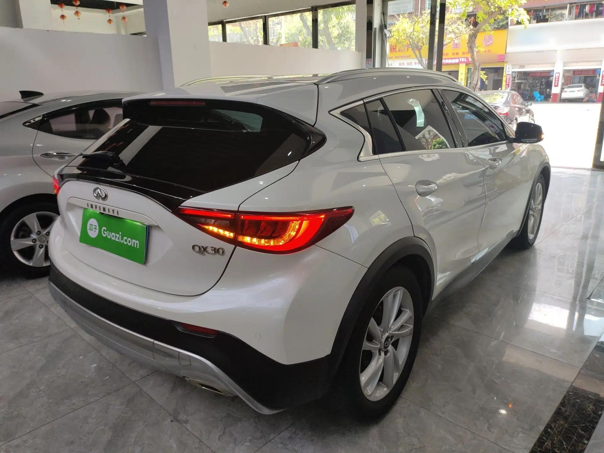 Infiniti QX30 2017 1.6T Two-Wheel-Drive Sport Edition — миниатюра 6
