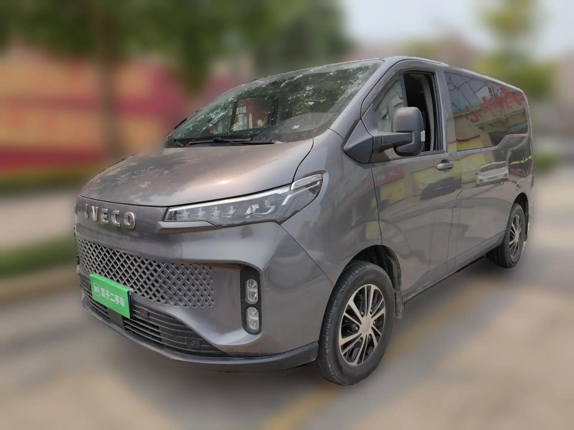 Iveco Fidato 2023 C30 Passenger Van 2.0T 93kW Manual Transmission Xingtu Edition Low Roof — миниатюра 1