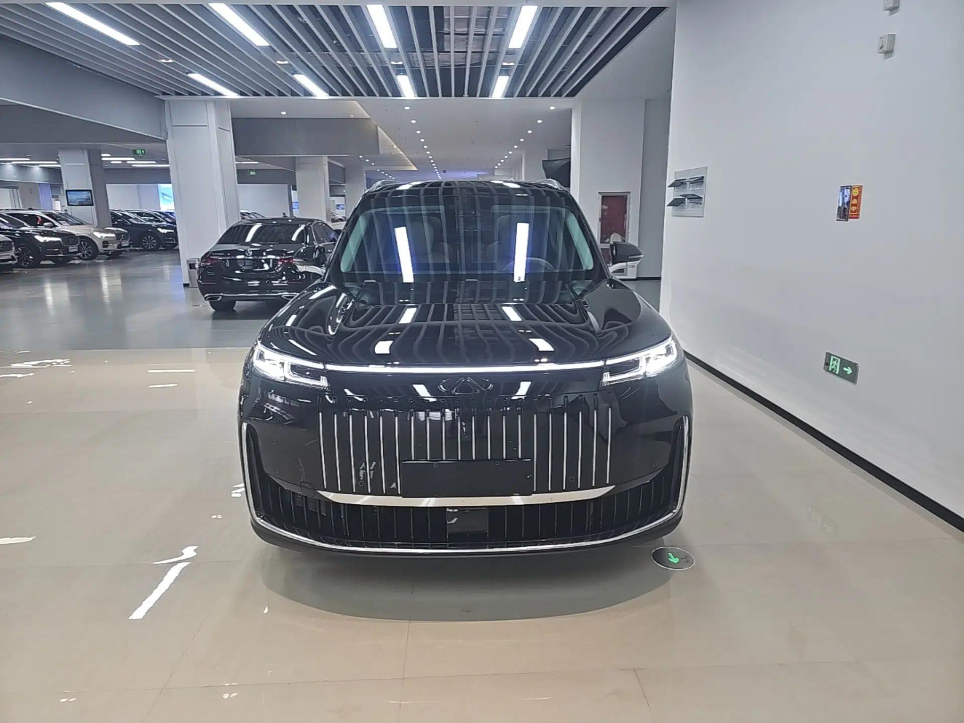 Chery T11 2026 Model 220 All-Wheel Drive Dual IMAX Theater Edition — миниатюра 2
