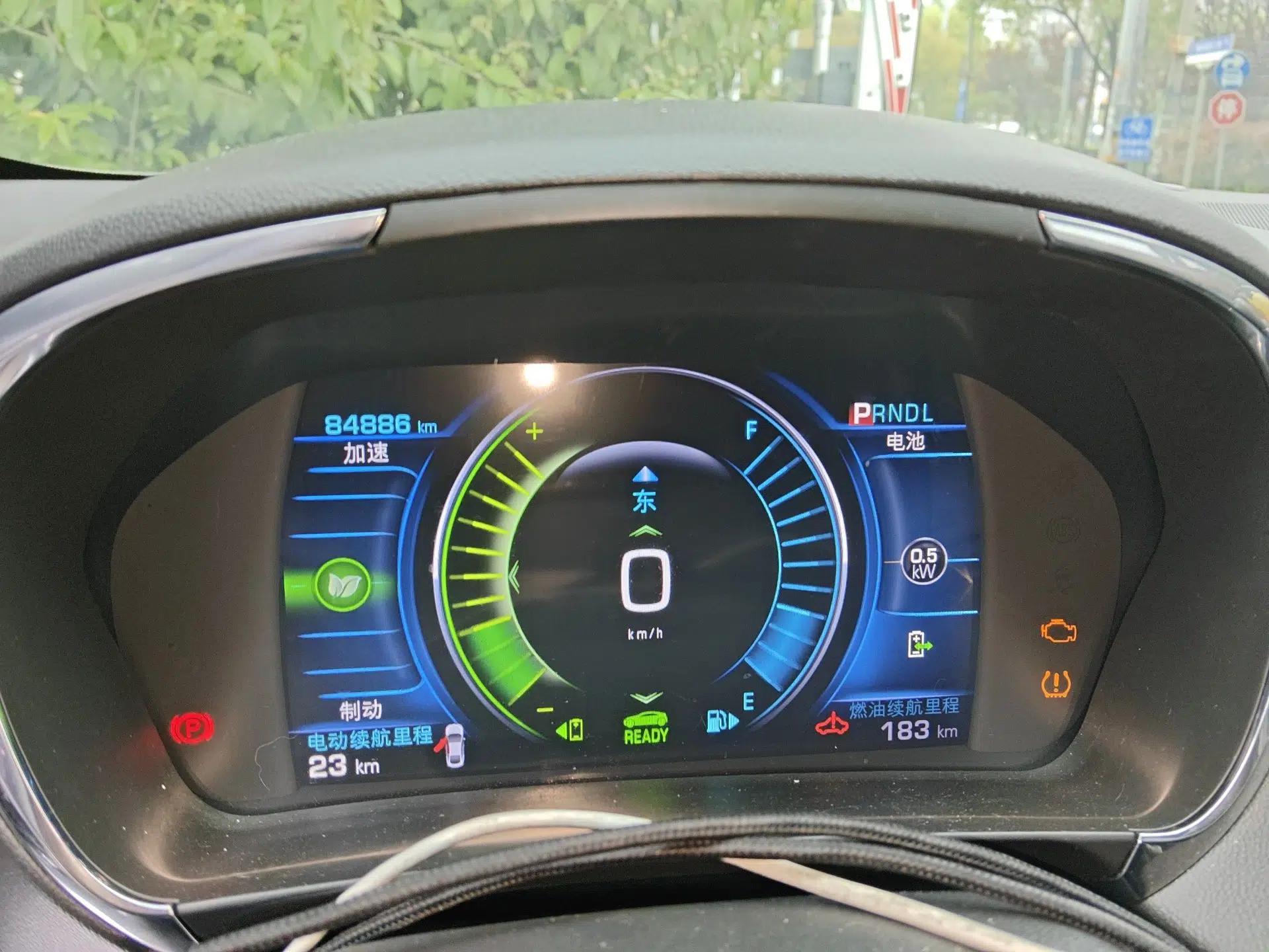 Buick VELITE 5 2017 Urban Extended-Range Model — миниатюра 12