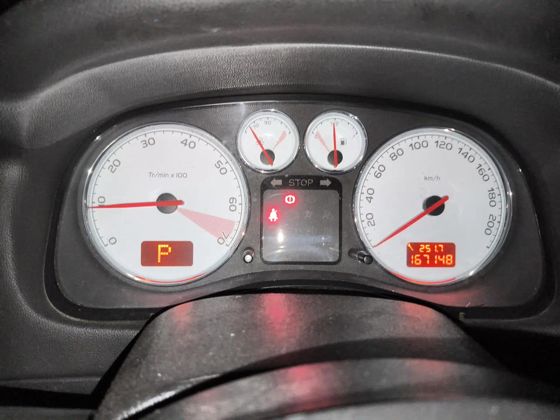 Peugeot 307 2010 Hatchback 1.6L Automatic Comfort Edition — миниатюра 12