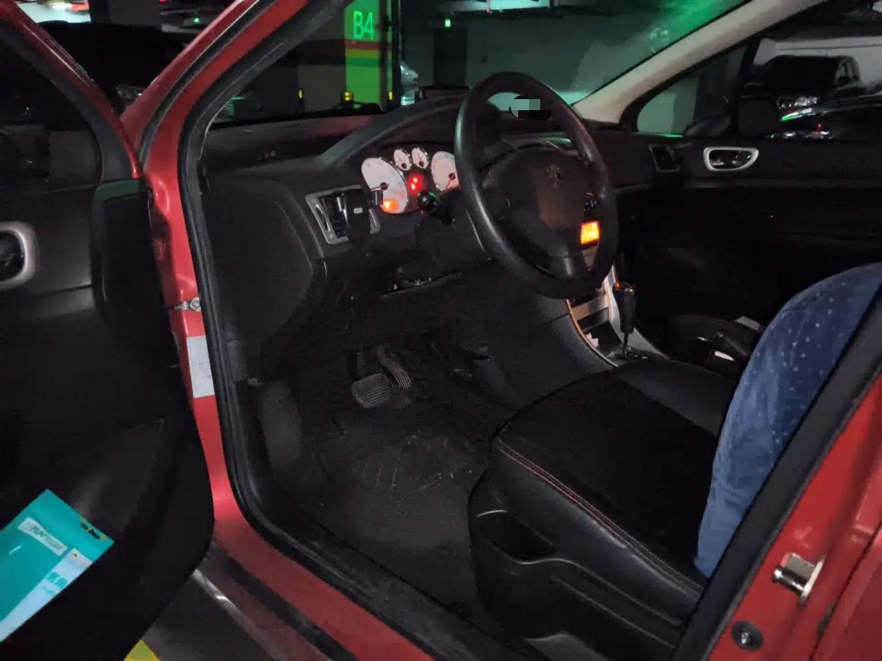 Peugeot 307 2010 Hatchback 1.6L Automatic Comfort Edition — миниатюра 17