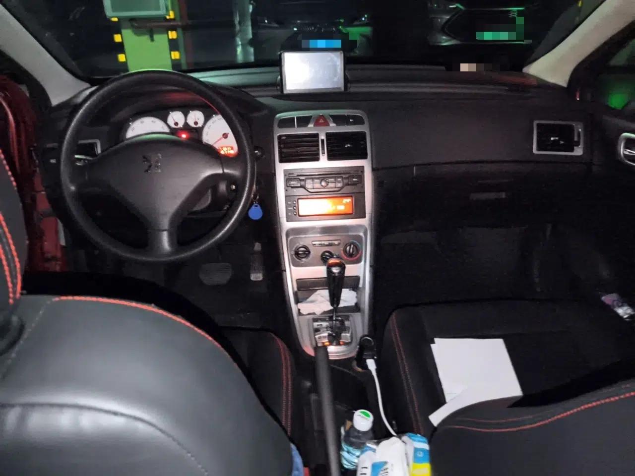 Peugeot 307 2010 Hatchback 1.6L Automatic Comfort Edition — миниатюра 10