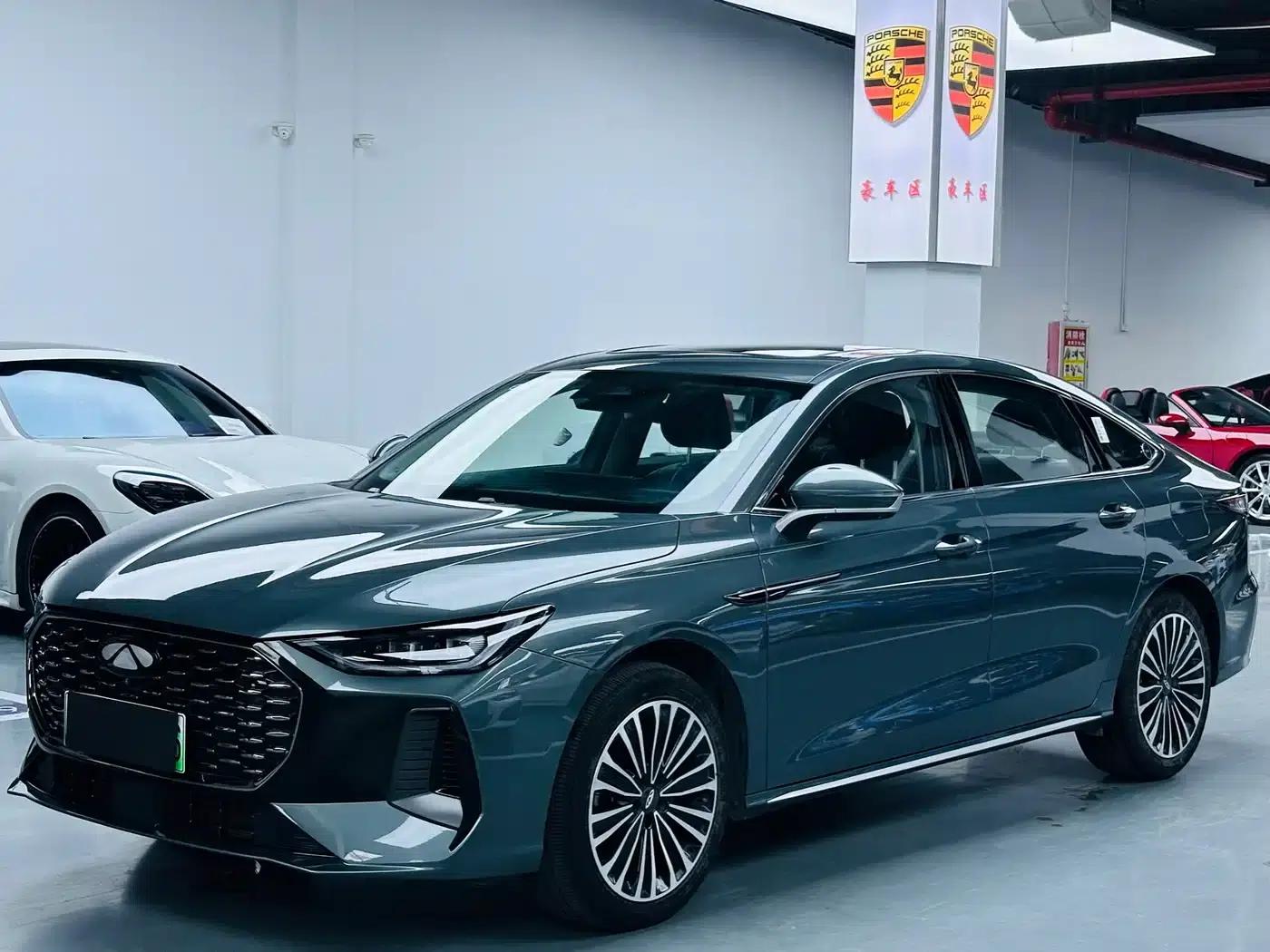 Fengyun A8L 2025 1.5TGDI 145km Luxury Edition — миниатюра 1