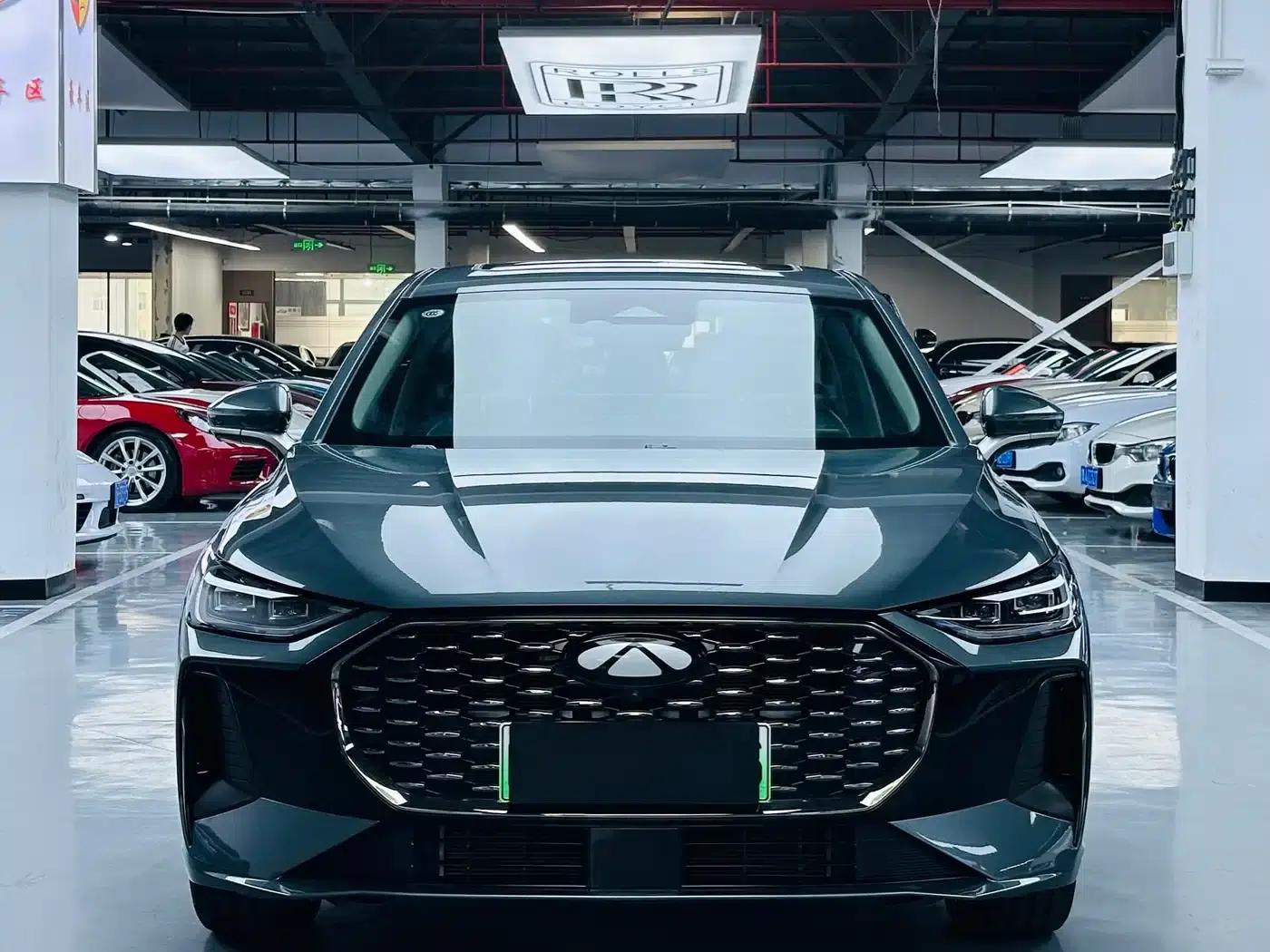 Fengyun A8L 2025 1.5TGDI 145km Luxury Edition — миниатюра 2