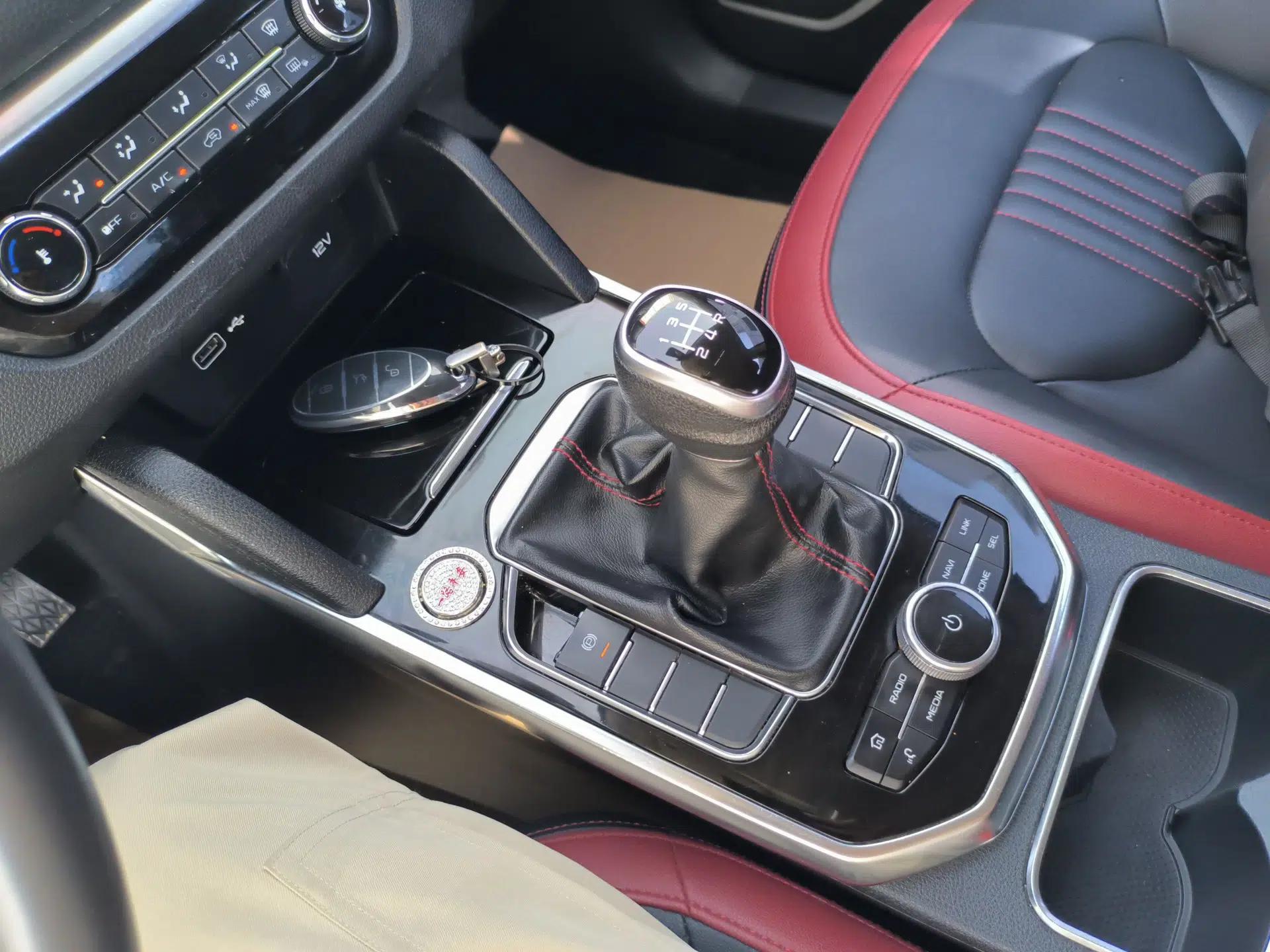 Bestune T33 2019 1.6L Manual Luxury Edition China VI — миниатюра 17