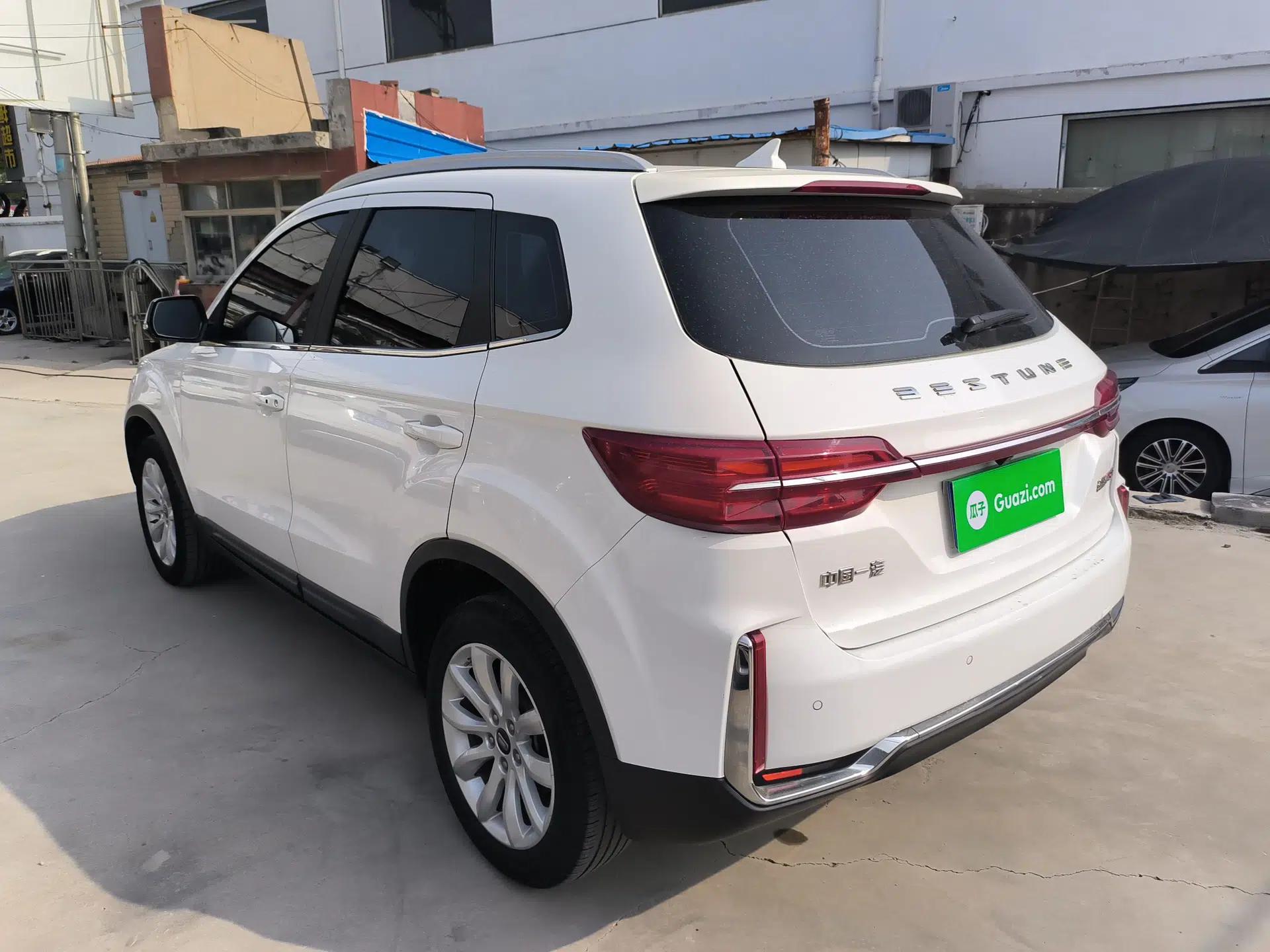 Bestune T33 2019 1.6L Manual Luxury Edition China VI — миниатюра 4
