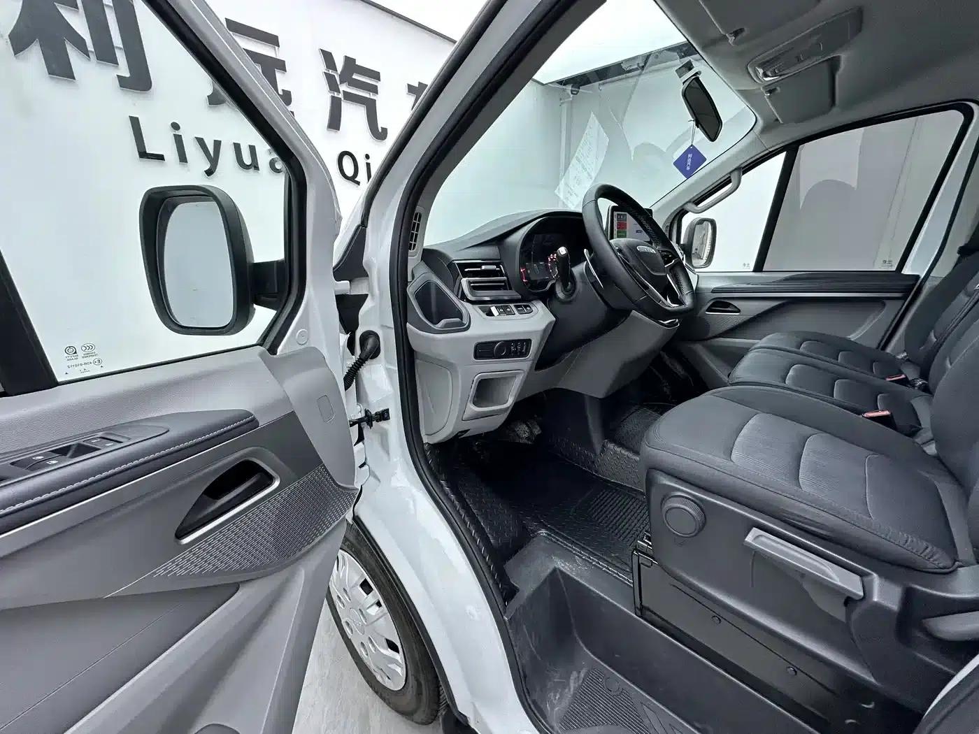 Iveco Juxing 2025 V33 Van Truck 2.0T 110KW Automatic Star Edition — миниатюра 5