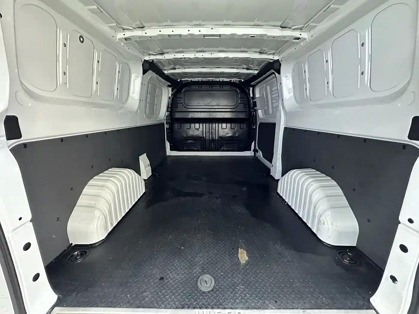 Iveco Juxing 2025 V33 Van Truck 2.0T 110KW Automatic Star Edition — миниатюра 6