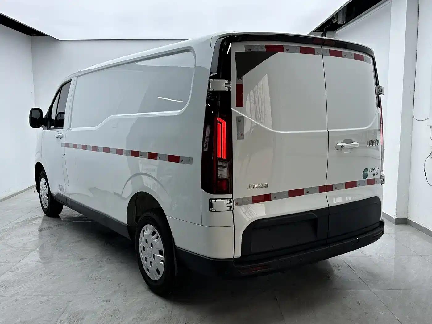 Iveco Juxing 2025 V33 Van Truck 2.0T 110KW Automatic Star Edition — миниатюра 8