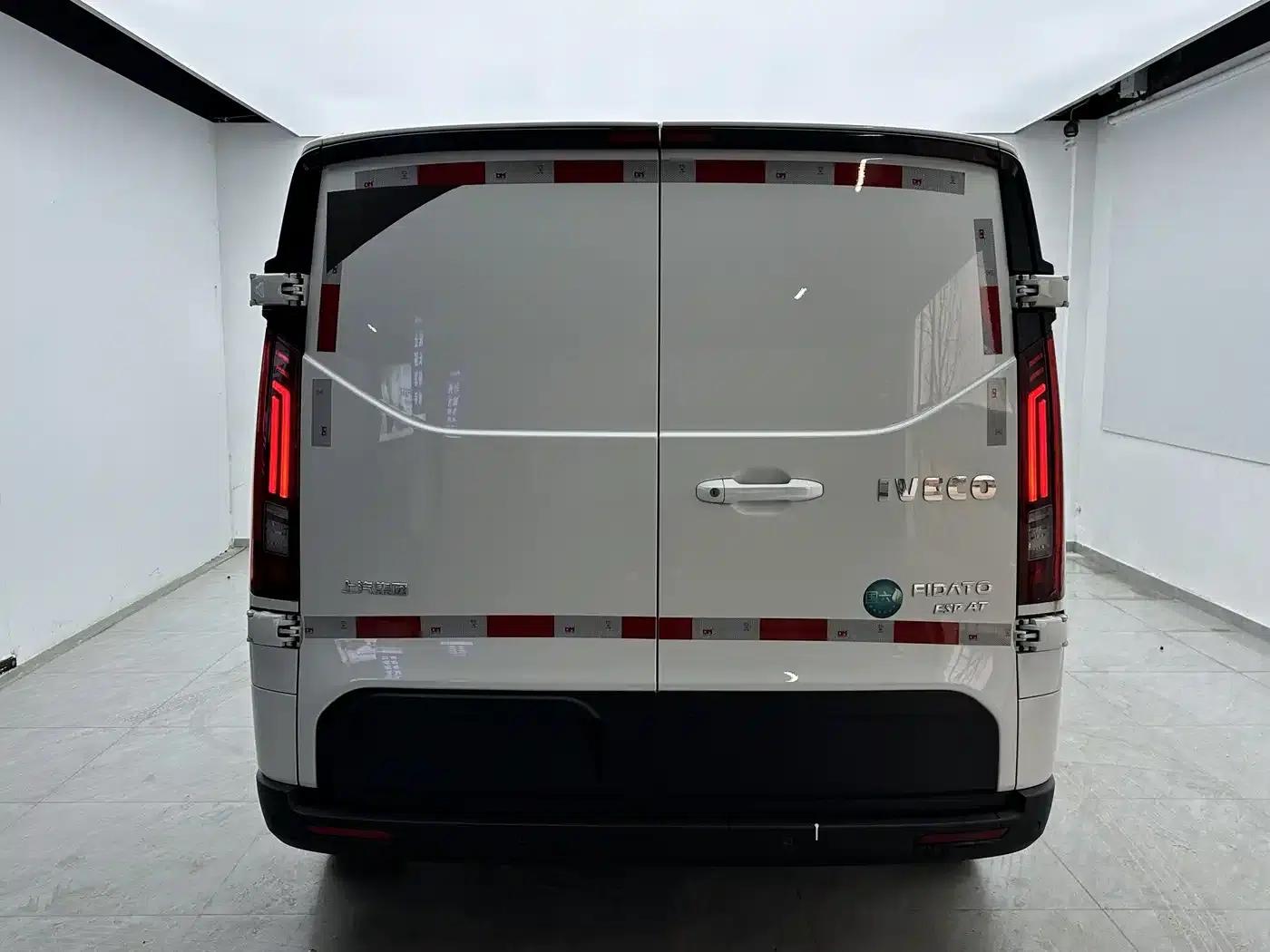 Iveco Juxing 2025 V33 Van Truck 2.0T 110KW Automatic Star Edition — миниатюра 10