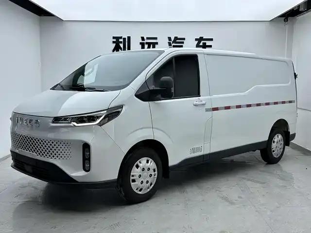 Iveco Juxing 2025 V33 Van Truck 2.0T 110KW Automatic Star Edition