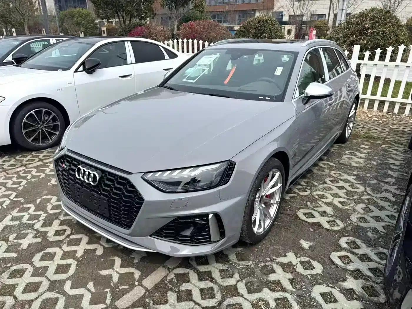 2023 Audi RS4 Avant (Standard Version) — миниатюра 1